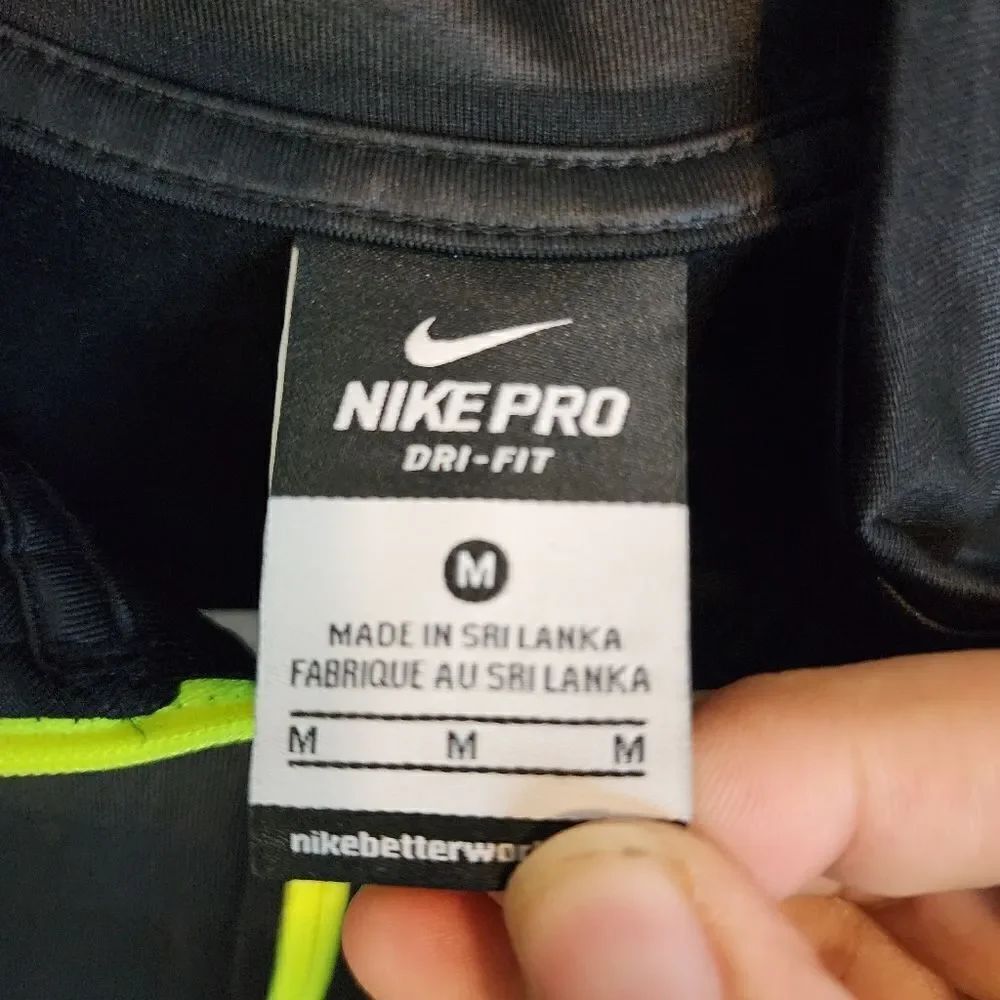 Women's Nike Dri-Fit athletic zip-up sweater, size Medium - Picture 3 of 4